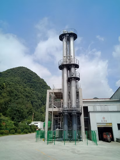 Sistema di apparecchiature di distillazione per il recupero del solvente di accoppiamento